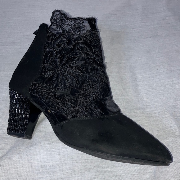 Size 42 women’s Chic Black Embroidered lace Ankle Booties - Picture 2 of 16